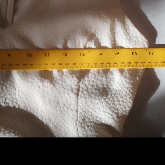 2/$30.00 Mix & Match - Forever 21 Ladies Ivory Lightweight Peplum Sleeveless Top - Picture 6 of 7
